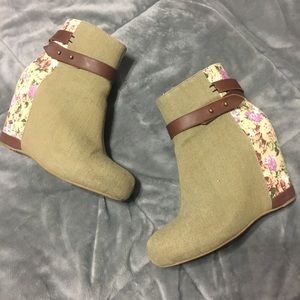 80%20 Wedge Booties, Size 7